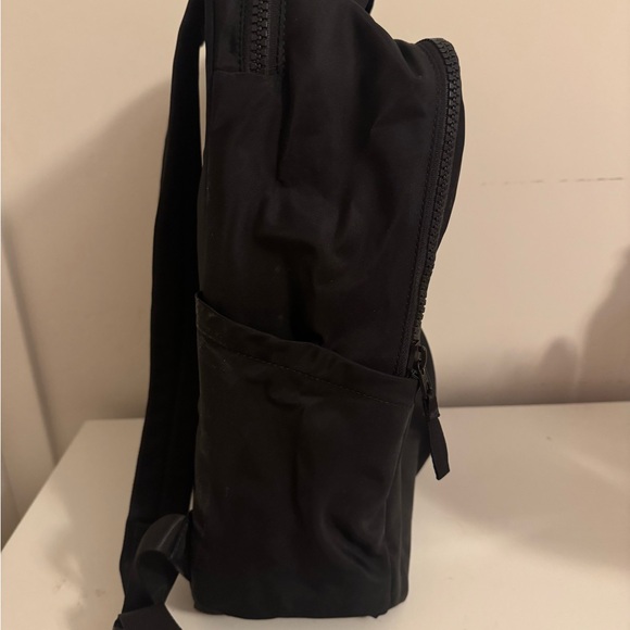 Lululemon Everyday Backpack 2.0 23L - Picture 3 of 3